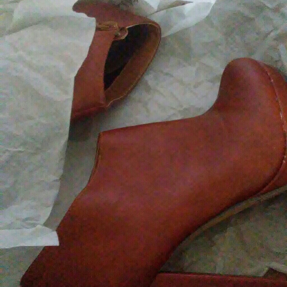 Michael Antonio mallory cognac pump